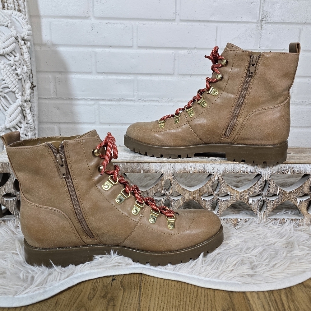 Guess Tan Lace Up Combat Boots with Red Laces Size 9.5 - Picture 3 of 10